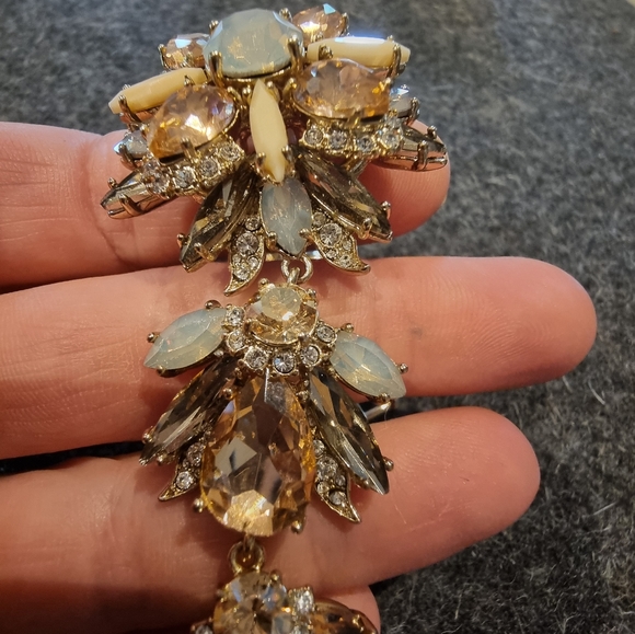 Marches a crystal earring and bracelet set-NWOT - Picture 7 of 8